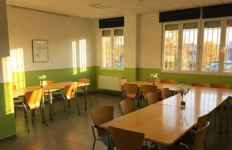 Sala de estar de Residencia y Centro de Día de Alzheimer de Valdepeñas, en Valdepeñas