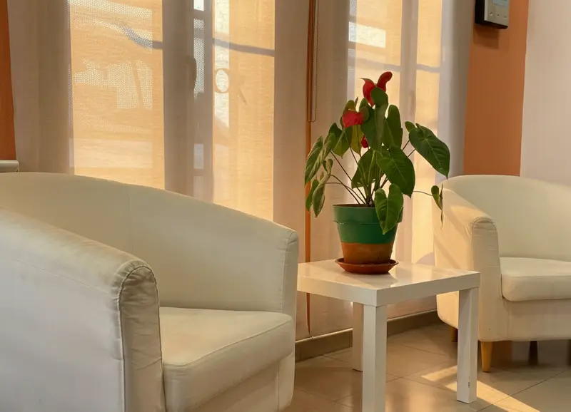 Sala de estar de Centro de Día y Cafetería de Argamasilla de Calatrava, en Argamasilla de Calatrava