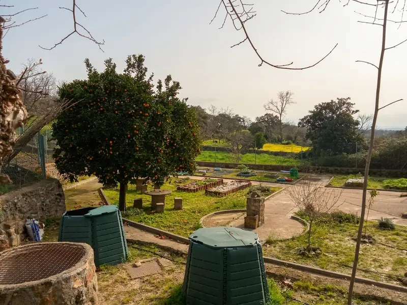 Jardín de Residencia de Mayores y Centro de Día de Aceituna, en Aceituna