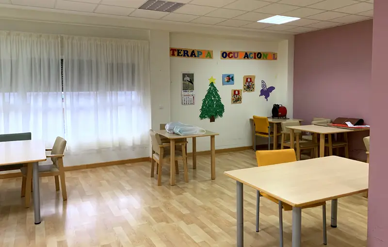 Sala de terapia ocupacional de Residencia de Mayores El Pinar, en Almodóvar del Campo