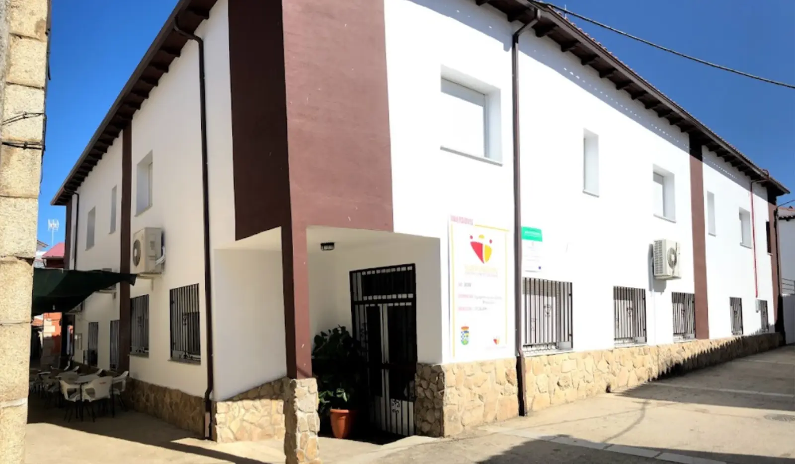 Fachada de Residencia de Mayores y Centro de Día Guijo de Granadilla, en Guijo de Granadilla