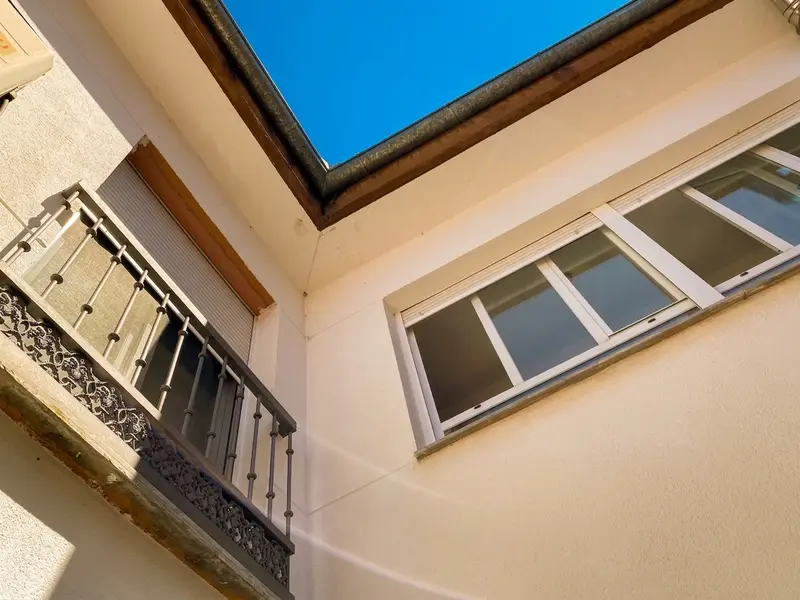 Patio de Residencia y Centro de Día Nuestra Señora de la Asunción, en Ahigal