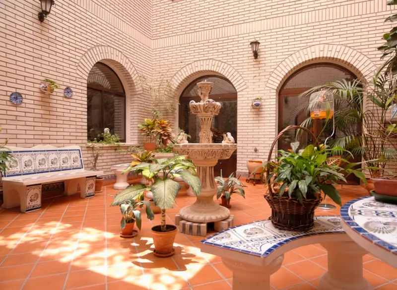Patio de Residencia Ntra. Sra. de Peñarroya, en La Solana