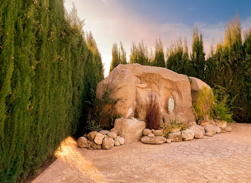 Patio of Santísima y Vera Cruz Care Home, in Caravaca de la Cruz