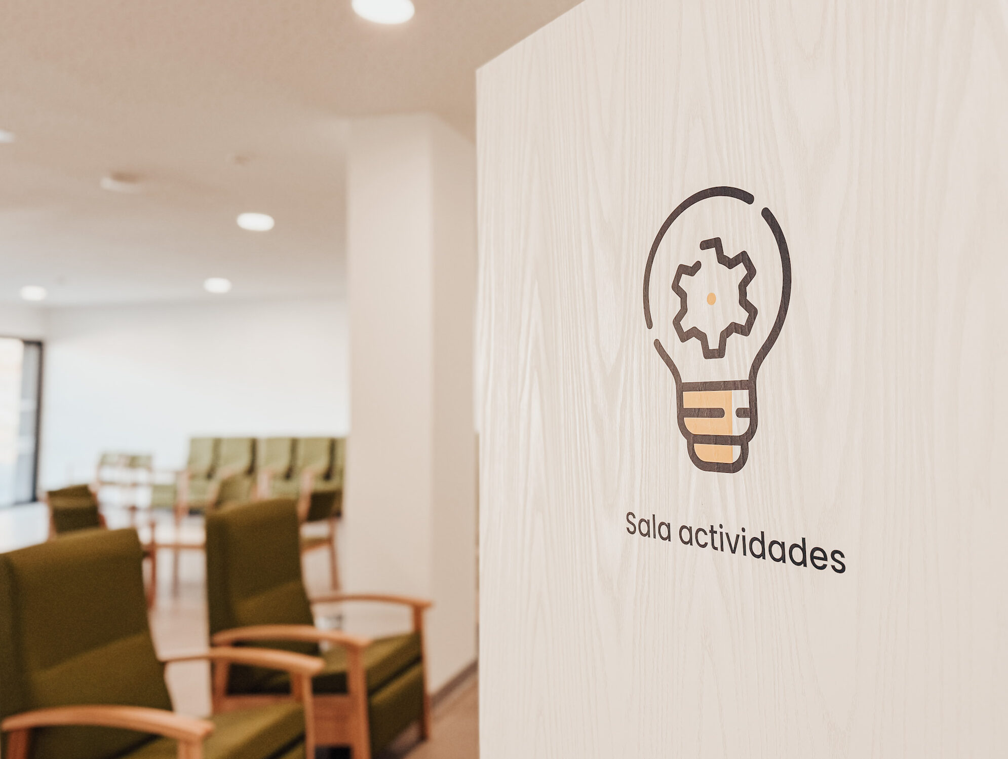 Sala de actividades en residencia y centro de día para personas mayores en Chinchilla de Montearagón