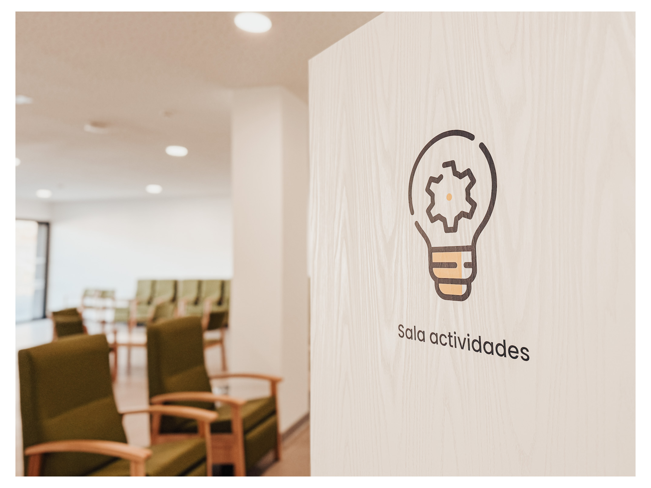 Sala de actividades en residencia y centro de día para personas mayores en Chinchilla de Montearagón