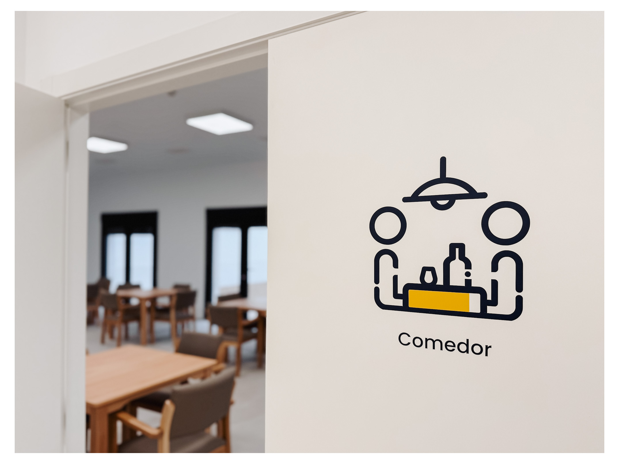 entrada al comedor residencia de mayores en Campillo de Altobuey en Cuenca